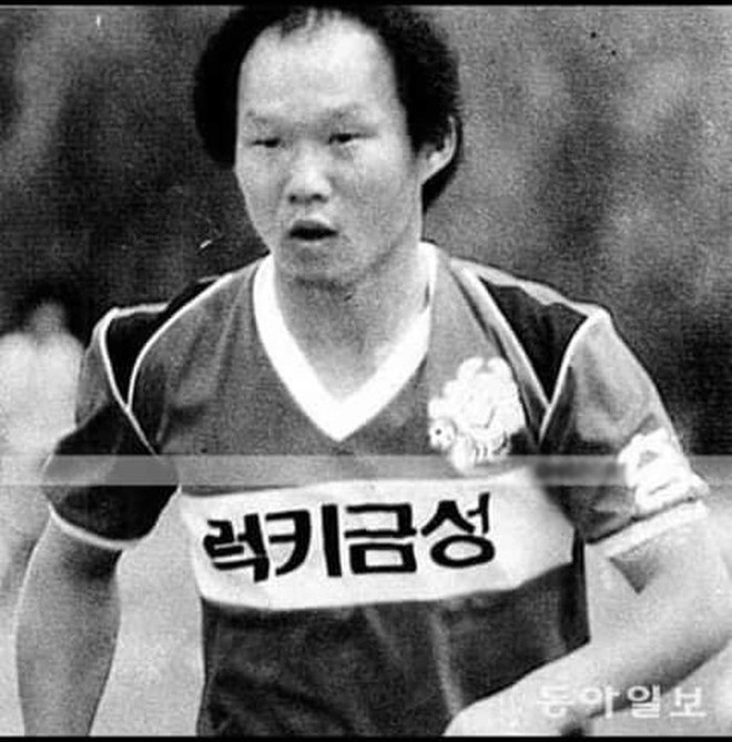 Ngày 20/11 xem lại ảnh thanh xuân máu lửa của thầy Park Hang Seo - Ảnh 1.