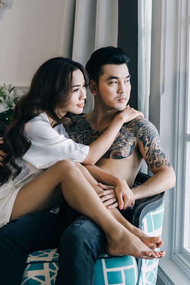 Ưng Hoàng Phúc bán nude, khoe Ưng Hoàng Phúc bán nude trong bộ ảnh cưới với bà xã Kim Cương - Ảnh 2.