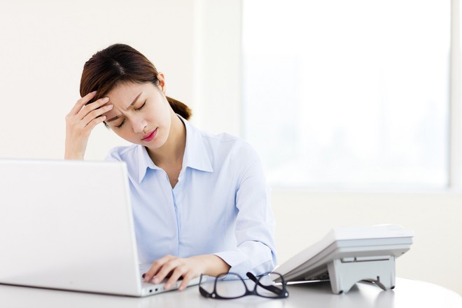 Các nữ nhân viên văn phòng khi bước vào độ tuổi 30 thường có nguy cơ cao mắc chứng rối loạn nội tiết tố - Ảnh 1.