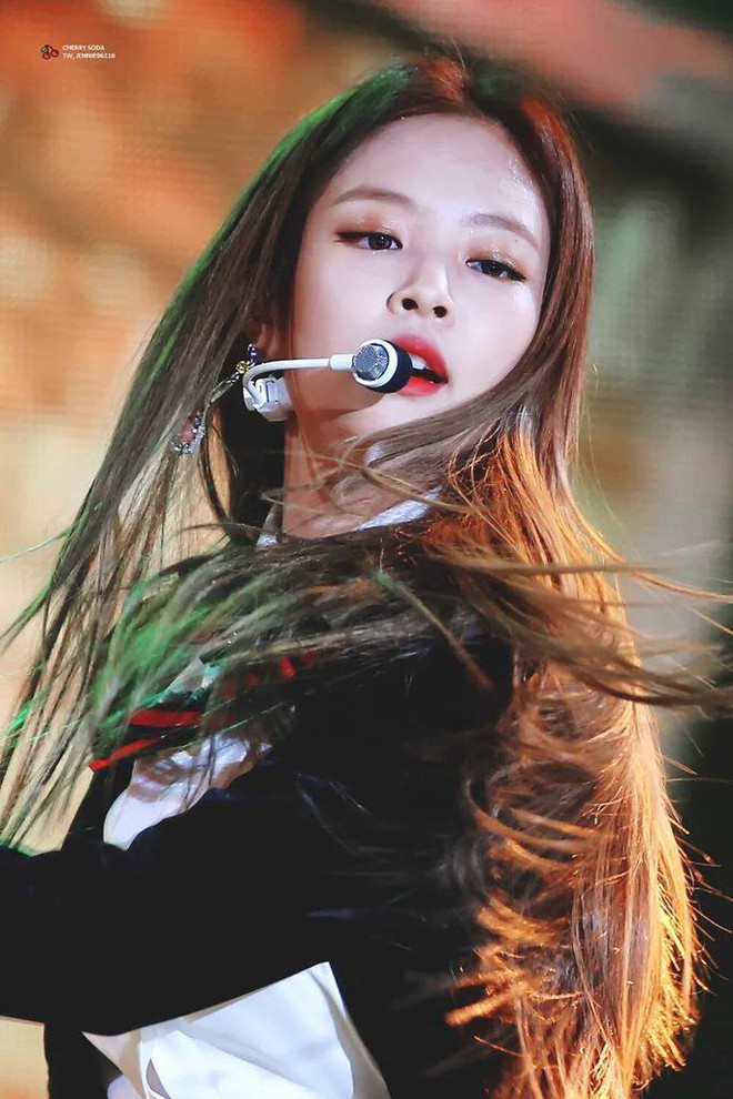 Nhảy hời hợt trong concert, Jennie (BLACKPINK) bị cư dân mạng chỉ trích vì thái độ “công chúa” - Ảnh 4.