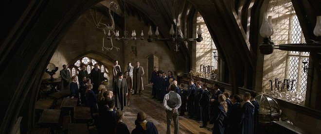 Ngất ngây trước vẻ đẹp nên thơ của giáo sư Dumbledore - điểm sáng nổi bật của Fantastic Beasts 2 - Ảnh 4.