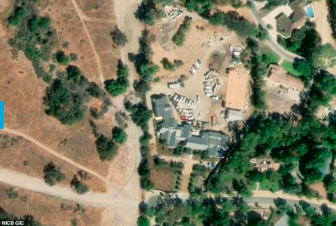 Loạt ảnh vệ tinh về khung cảnh hoang tàn tại nhà Miley Cyrus và nhiều sao khác sau đám cháy rừng ở California - Ảnh 7.