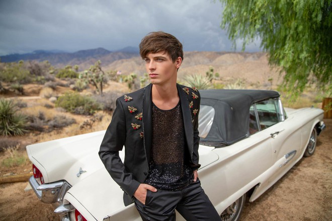 Cao tr&ecirc;n 1m8 m&agrave; chụp h&igrave;nh như... người t&iacute; hon, cậu b&eacute; 17 tuổi bị loại khỏi Next Top Ba Lan - Ảnh 7.