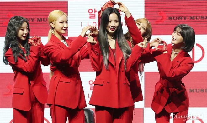5 c&ocirc; n&agrave;ng EXID đ&atilde; tung MV giải đ&aacute;p cho diễn xuất buồn n&ocirc;n, đau đầu, kh&oacute;c l&oacute;c kỳ quặc trong teaser rồi đ&acirc;y! - Ảnh 5.
