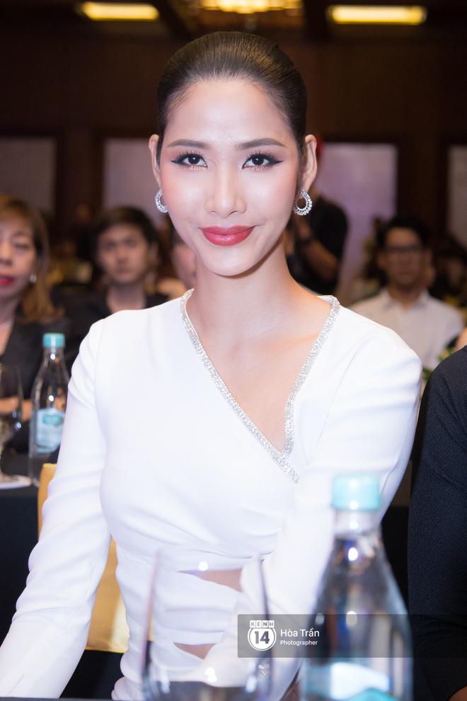 HHen Ni&ecirc; ch&iacute;nh thức lựa chọn B&aacute;nh m&igrave; l&agrave; trang phục d&acirc;n tộc mang đến Miss Universe 2018 - Ảnh 8.