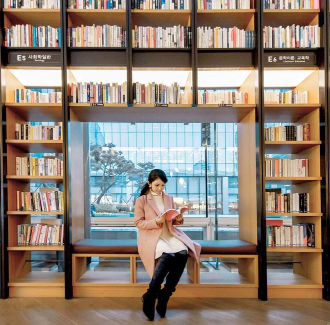 Thư viện khổng lồ nằm ở tận Seoul nhưng bạn trẻ Việt Nam n&agrave;o đến đ&acirc;y cũng phải check-in cho bằng được! - Ảnh 18.