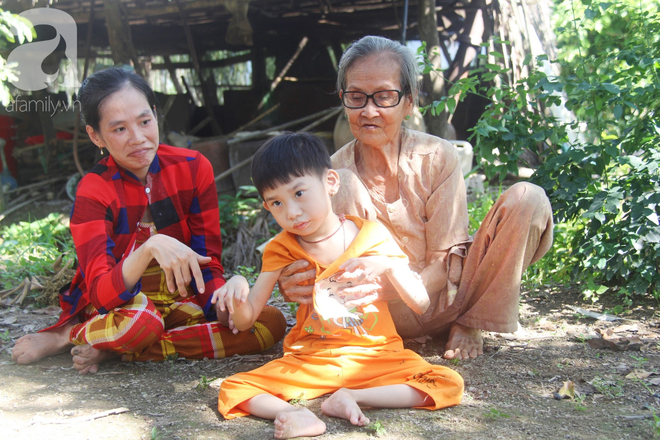 Bố bỏ từ khi chưa sinh ra, bé gái 5 tuổi bại não sống cùng người mẹ tật nguyền cầu xin một lần được chữa bệnh - Ảnh 13.