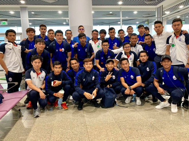 Đội tuyển Campuchia khép mình khi đặt chân tới Việt Nam, HLV Honda vắng mặt - Ảnh 4.
