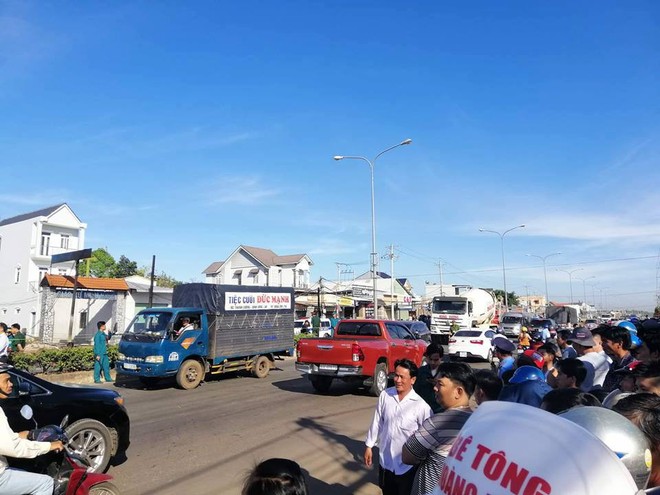 B&igrave;nh Phước: Xe bồn chở xăng lao v&agrave;o h&agrave;ng loạt nh&agrave; d&acirc;n bốc ch&aacute;y kinh ho&agrave;ng, &iacute;t nhất 6 người tử vong - Ảnh 4.