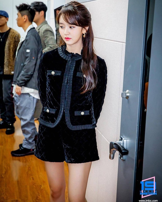 Sao nh&iacute; Kim So Hyun khoe nhan sắc đỉnh cao khi lần đầu dẫn dắt show thực tế - Ảnh 11.