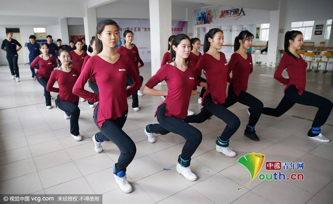 Bên trong những lớp học huấn luyện thể thao, nghệ thuật khắc nghiệt đến kinh hoàng tại Trung Quốc - Ảnh 21.