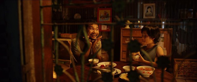 Sau l&ugrave;m x&ugrave;m Mẹ Tuệ, Huỳnh Đ&ocirc;ng h&oacute;a người cha c&acirc;m bị lạc mất con trong Mặt Trời, Con Ở Đ&acirc;u - Ảnh 2.