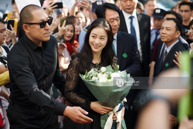 Nữ thần Kim Tae Hee quá xuất thần, thể hiện đẳng cấp mỹ nhân đẹp nhất xứ Hàn tại sự kiện Hà Nội - Ảnh 5.