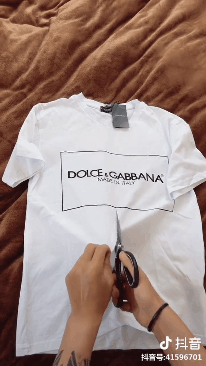 Rộ tin NTK Stefano Gabbana bị đuổi việc, nhân viên Dolce & Gabbana tại  Trung Quốc xin từ chức tập thể