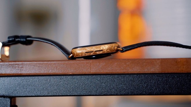 M&atilde;n nh&atilde;n với chiếc Apple Watch Series 4 phi&ecirc;n bản mạ v&agrave;ng trị gi&aacute; hơn 50 triệu đồng - Ảnh 3.