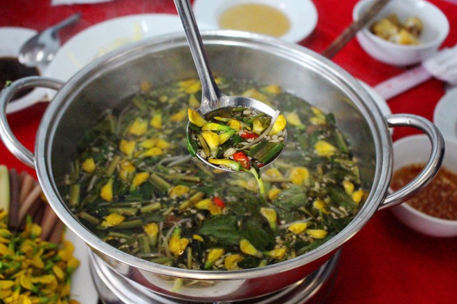Truy l&ugrave;ng c&aacute;c m&oacute;n lẩu chỉ nghe t&ecirc;n đ&atilde; thấy đậm vị miền T&acirc;y, đặc biệt loại số 2 c&ograve;n khiến nhiều người phải d&egrave; chừng - Ảnh 4.
