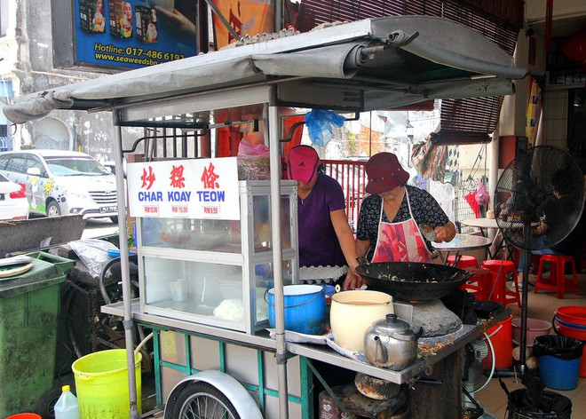 Độc đ&#225;o m&#243;n hủ tiếu x&#224;o cay x&#232; của người Malaysia, đến c&#225;i kh&#243;i cũng cay thơm nức mũi - Ảnh 2.