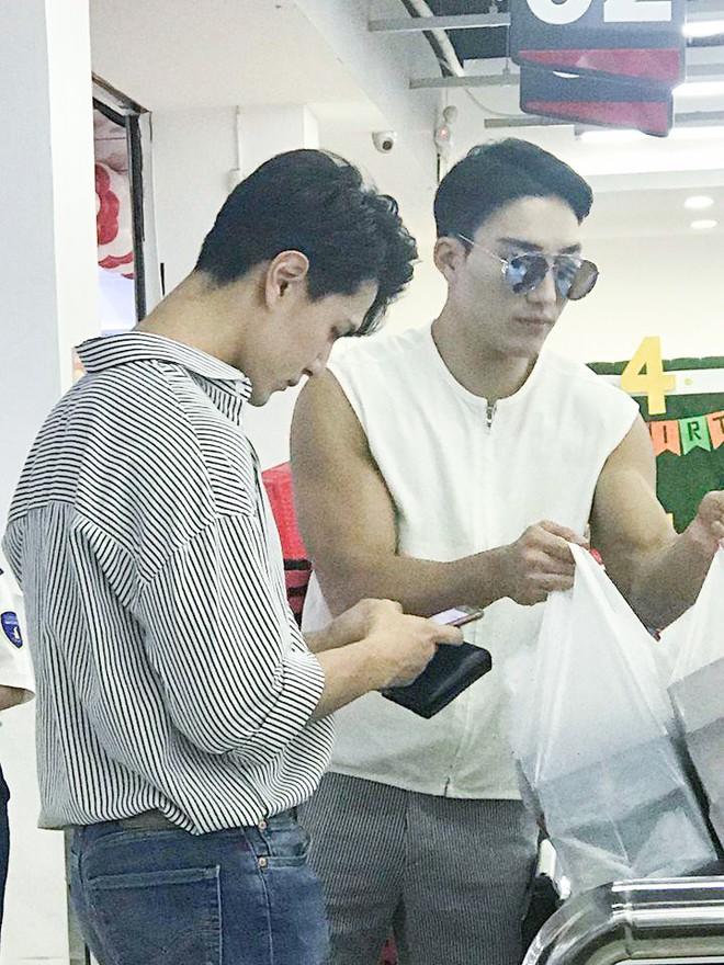 Hai trai đẹp Hàn Quốc gây bão nhờ khoảnh khắc đi siêu thị, biết được danh tính còn bất ngờ hơn! - Ảnh 2.