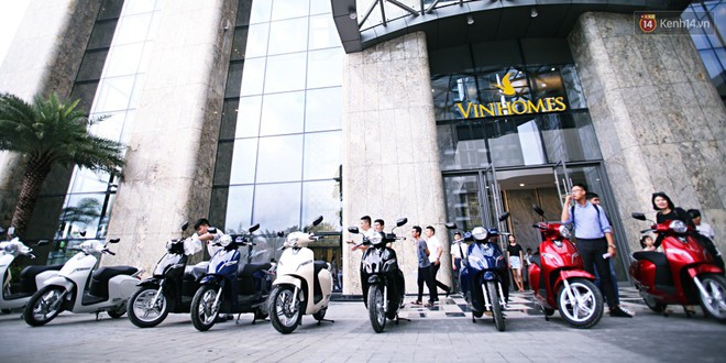 Người d&acirc;n S&agrave;i G&ograve;n h&agrave;o hứng, xếp h&agrave;ng d&agrave;i chờ trải nghiệm xe m&aacute;y điện th&ocirc;ng minh Klara - Ảnh 3.