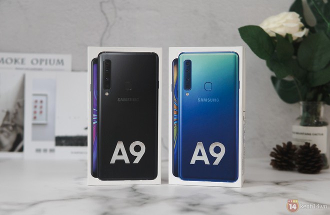 Mở hộp Galaxy A9 mới: Mặt lưng chuyển màu ấn tượng, 4 camera và selfie với sticker thuần Việt - Ảnh 8.