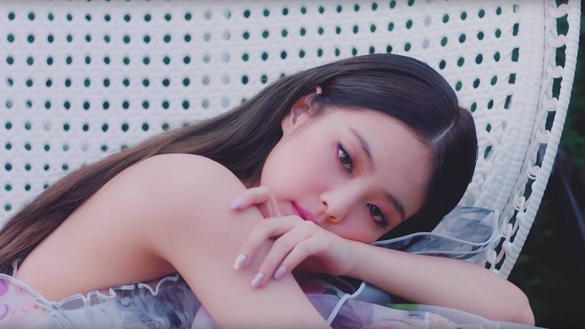 10 MV debut có lượt xem khủng nhất Kpop: BlackPink bá chủ, BTS lặn mất tăm, 2 đại diện nam duy nhất là ai? - Ảnh 5.