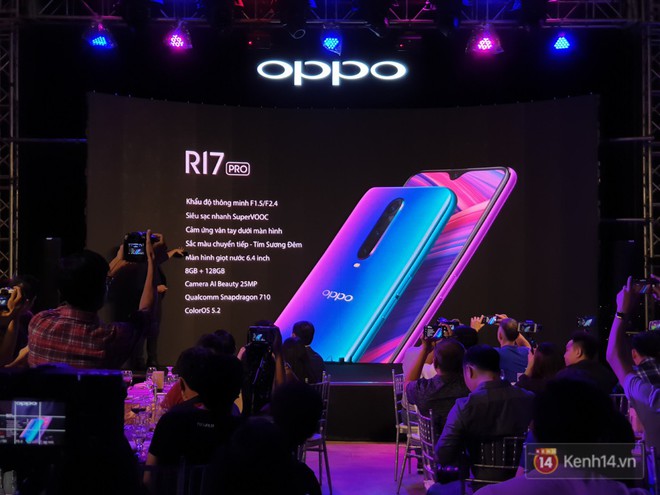 Điện thoại 3 camera đầu tiên của Oppo bán ra tại Việt Nam: rất đẹp, nhiều tính năng từ dòng cao cấp, giá gần 17 triệu đồng - Ảnh 1.
