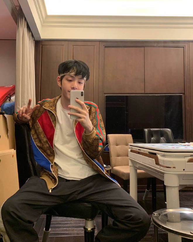 2 th&iacute; sinh 17 tuổi chưa debut khiến Cbiz x&ocirc;n xao: Người con nh&agrave; n&ograve;i, kẻ em trai thiếu gia kh&eacute;t tiếng Vương Tư Th&ocirc;ng - Ảnh 11.