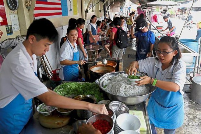Những quán ăn trên thế giới có lượt khách xếp hàng dài đến cuối phố, muốn ăn phải đợi chờ rất lâu - Ảnh 5. Những quán ăn trên thế giới có lượt khách xếp hàng dài đến cuối phố, muốn ăn phải đợi chờ rất lâu - Ảnh 5.