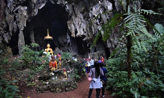 Hang động Thái Lan nơi đội bóng đá thiếu niên bị mắc kẹt trở thành điểm du lịch nổi tiếng - Ảnh 1.