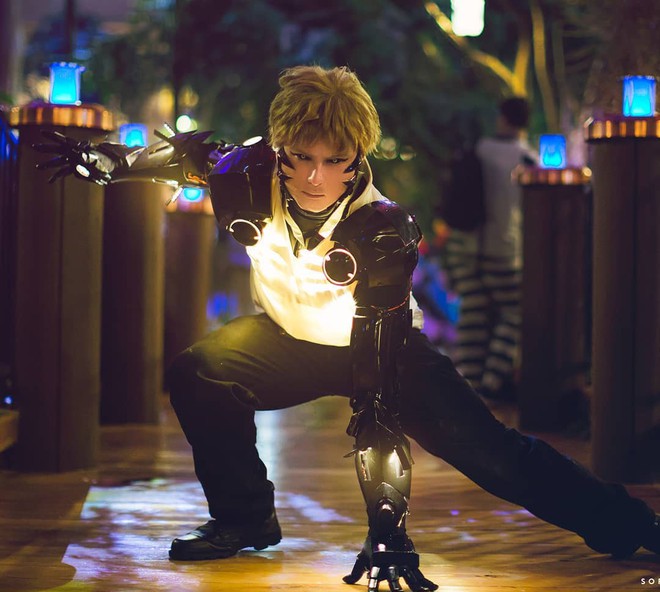 Đẳng cấp cosplay hơn cả kỹ xảo Hollywood: Hóa thành Genos (One Punch Man) tung chưởng khói lửa như thật - Ảnh 3.