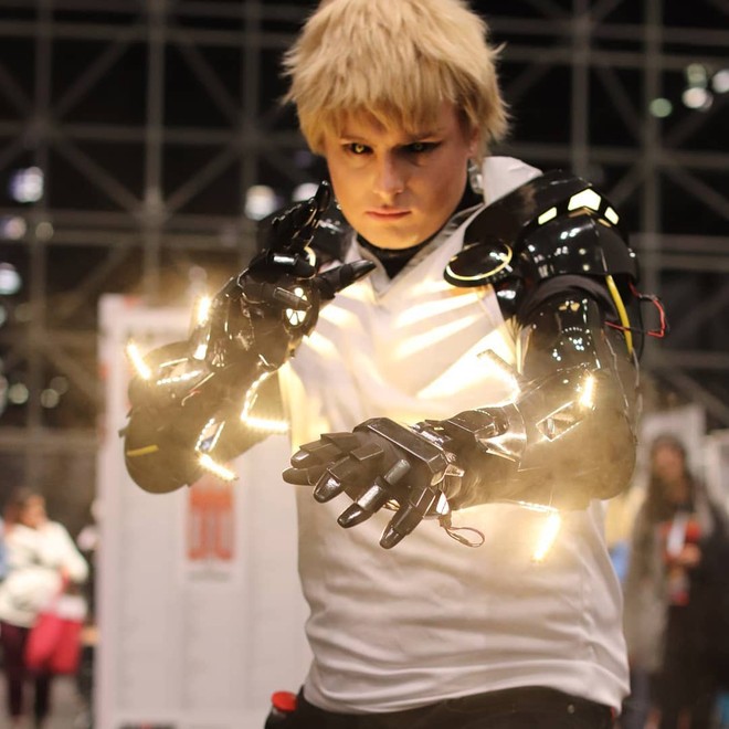 Đẳng cấp cosplay hơn cả kỹ xảo Hollywood: Hóa thành Genos (One Punch Man) tung chưởng khói lửa như thật - Ảnh 6.