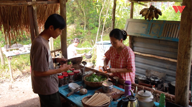 Chuyện chàng giáo viên bỏ phố về quê và giấc mơ thay thế túi nilon, ống hút nhựa bằng sản phẩm từ cây cỏ - Ảnh 3.