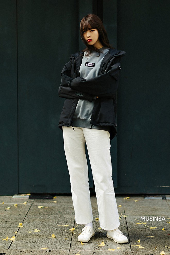 Street style giới trẻ H&agrave;n tuần qua chứng minh: mix đồ đơn giản, thoải m&aacute;i lu&ocirc;n l&agrave; đẹp v&agrave; cool nhất - Ảnh 7.