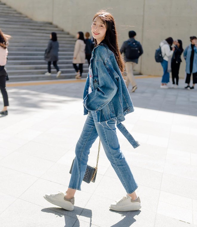 Street style giới trẻ Hàn tuần qua chứng minh: mix đồ đơn giản, thoải mái luôn là đẹp và cool nhất - Ảnh 2.