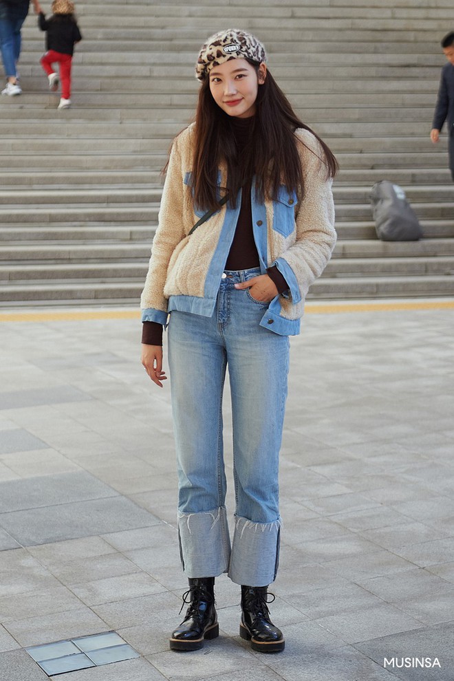 Street style giới trẻ H&agrave;n tuần qua chứng minh: mix đồ đơn giản, thoải m&aacute;i lu&ocirc;n l&agrave; đẹp v&agrave; cool nhất - Ảnh 4.