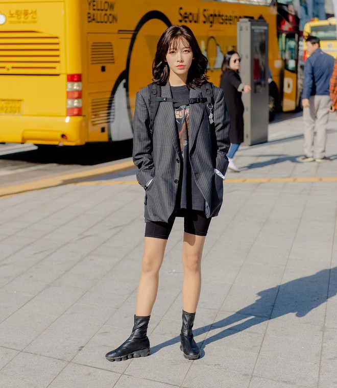 Street style giới trẻ H&agrave;n tuần qua chứng minh: mix đồ đơn giản, thoải m&aacute;i lu&ocirc;n l&agrave; đẹp v&agrave; cool nhất - Ảnh 9.