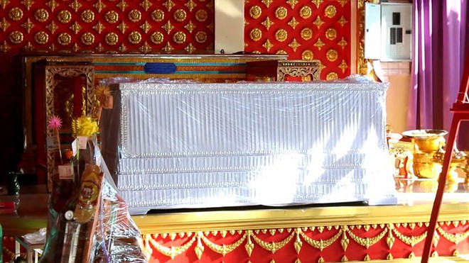 Lễ cầu nguyện cho cựu Á hậu Thái tử nạn cùng chủ tịch Leicester: Bố đẻ của cô tiết lộ chi tiết rùng mình - Ảnh 7.