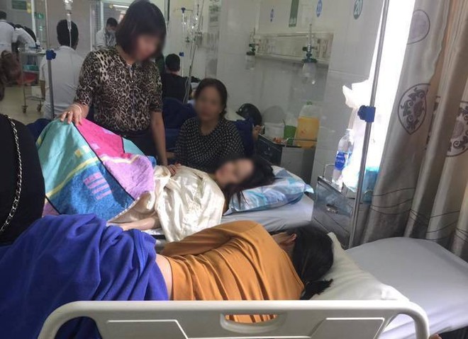 Số bệnh nh&acirc;n nhập viện nghi ngộ độc do ăn b&aacute;nh m&igrave; ở Đắk Lắk tăng l&ecirc;n 200 người - Ảnh 1.