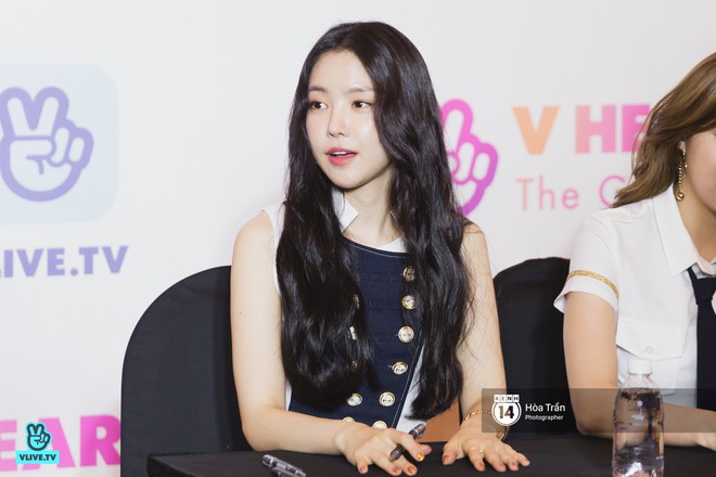 Fansign đầu tiên của Apink tại Việt Nam: Naeun khoe body nổi tiếng, Bomi và mỹ nhân này hack tuổi khó tin - Ảnh 4.