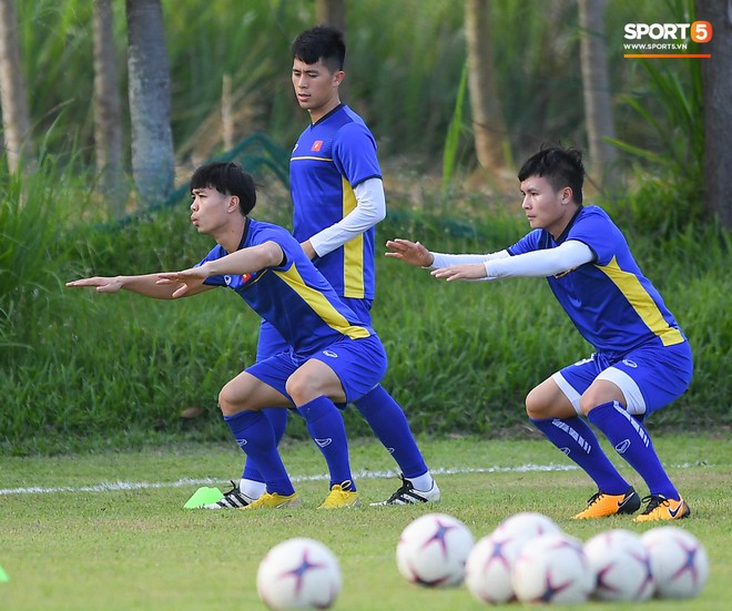 Tuyển Việt Nam tập luyện ở không gian yên bình như trong phim trước trận bán kết AFF Cup 2018  - Ảnh 6.