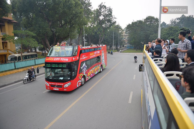 Hà Nội: Chính thức khai trương tuyến buýt 2 tầng mui trần, người dân sẽ được thử nghiệm miễn phí trong 3 ngày - Ảnh 2.