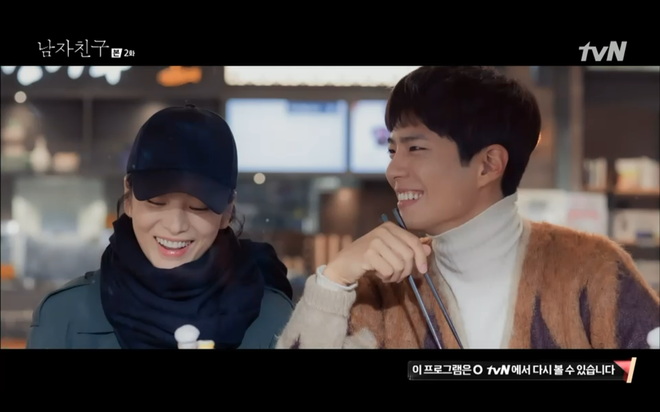 Khoảnh khắc gây lú nhất Encounter tập 2: Song Hye Kyo quá nhiệt tình khiến cả Park Bo Gum lẫn fan giật mình! - Ảnh 1.