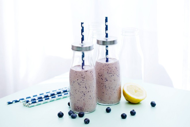 3 c&ocirc;ng thức smoothie tuyệt ngon sẽ cứu vớt t&acirc;m trạng của bạn những ng&agrave;y đầu Keto - Ảnh 1.