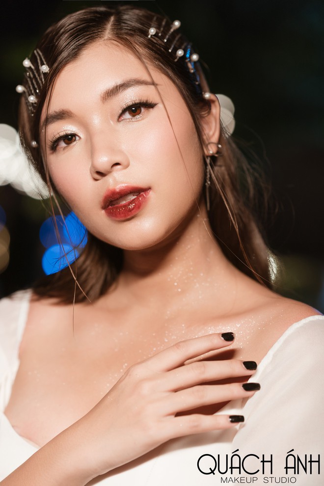 Quách Ánh make-up: Người rắc “bụi phép” vào các fashion show Việt - Ảnh 1.