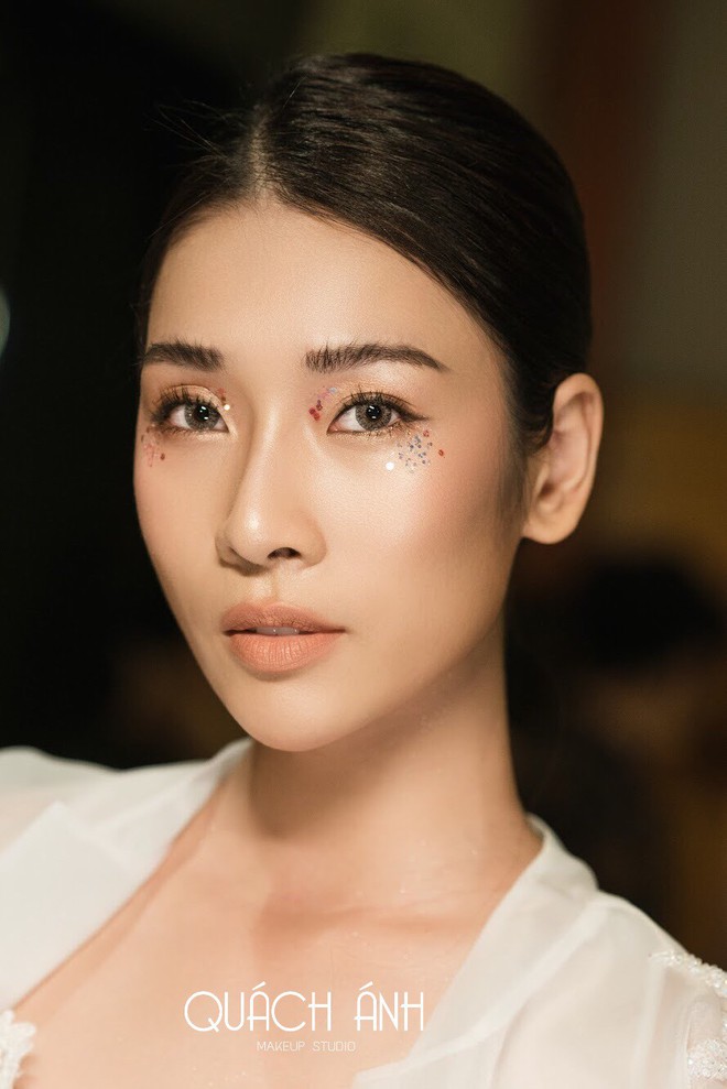 Quách Ánh make-up: Người rắc “bụi phép” vào các fashion show Việt - Ảnh 7.