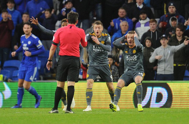 Cầu thủ Leicester bàng hoàng vì bị trừng phạt sau khi cởi áo tri ân ông Vichai - Ảnh 8.