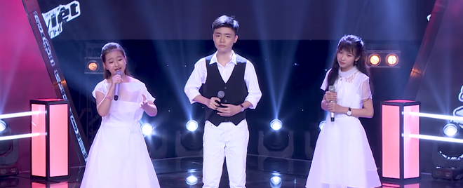 Giọng hát Việt nhí: Cậu bé với biểu cảm như ông cụ non khiến Soobin Hoàng Sơn không nhịn được cười - Ảnh 12.