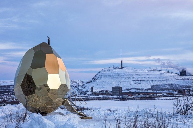 Giữa Bắc Cực có một quả trứng vàng” khổng lồ nổi bần bật trên nền tuyết và nó là gì? - Ảnh 4.