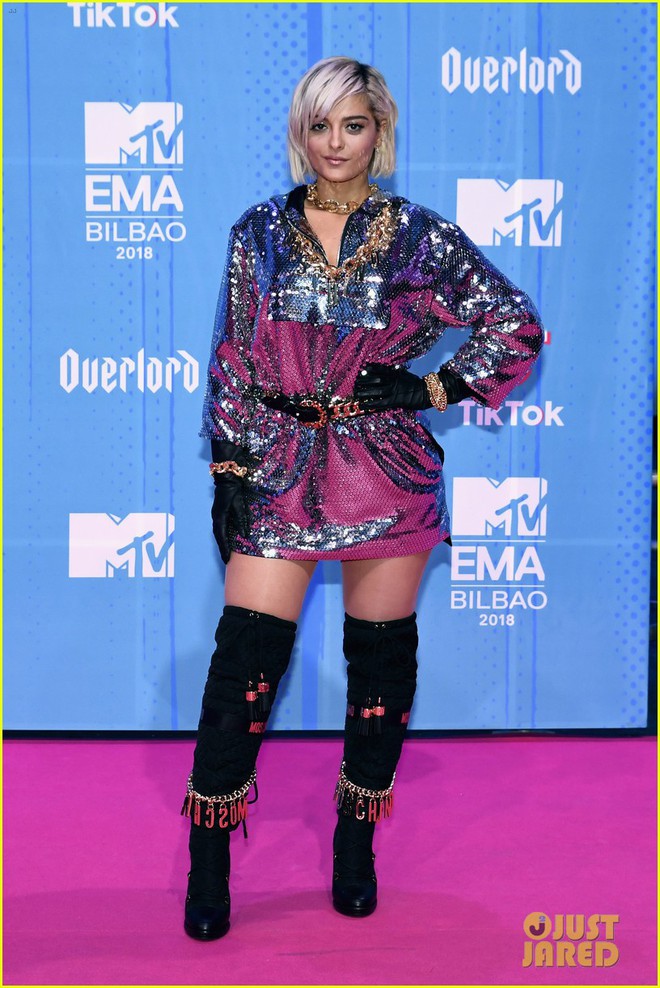 Loạt siêu sao khoe sắc trên thảm đỏ MTV EMA 2018: Người lộng lẫy như công chúa, người khoe body gợi cảm - Ảnh 13.