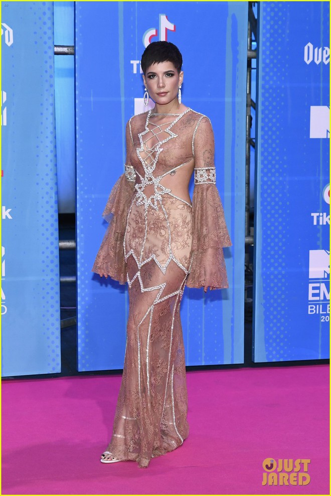 Loạt siêu sao khoe sắc trên thảm đỏ MTV EMA 2018: Người lộng lẫy như công chúa, người khoe body gợi cảm - Ảnh 5.